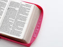 Biblia con Cierre Portátil Letra Grande 12 puntos RV1960, imit piel fucsia floral