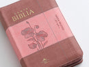 Biblia con Cierre Portátil 12 puntos RV1960, imit piel coral y café con índice