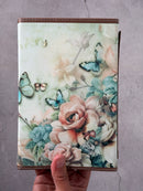 Biblia RVR60 Tamaño manual con broche y asa. Floral con mariposas