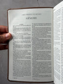 Biblia RVR60 Tamaño manual con broche y asa. Floral con mariposas