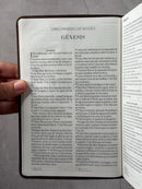 Biblia RVR60 Tamaño manual con broche y asa. Café/café