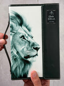 Biblia RVR60 Tamaño manual con broche y asa. León de Judá