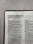 Biblia RVR60 Tamaño manual con broche y asa. León de Judá
