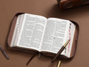 Biblia con Cierre Portátil 12 puntos RV1960, imit piel café águila con índice
