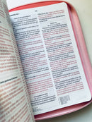 Biblia Obsequios y Premios Letra Grande con Cierre – Rosa Floral – RVR1960
