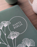 Biblia de referencia en la columna central NTV, letra grande de zíper con Filament (SentiPiel, Verde, Índice, Letra Roja)