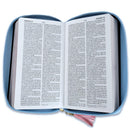 Biblia Chequera para Mujeres RV1960 rosada y celeste pequeña con lazo y agarradera de mano