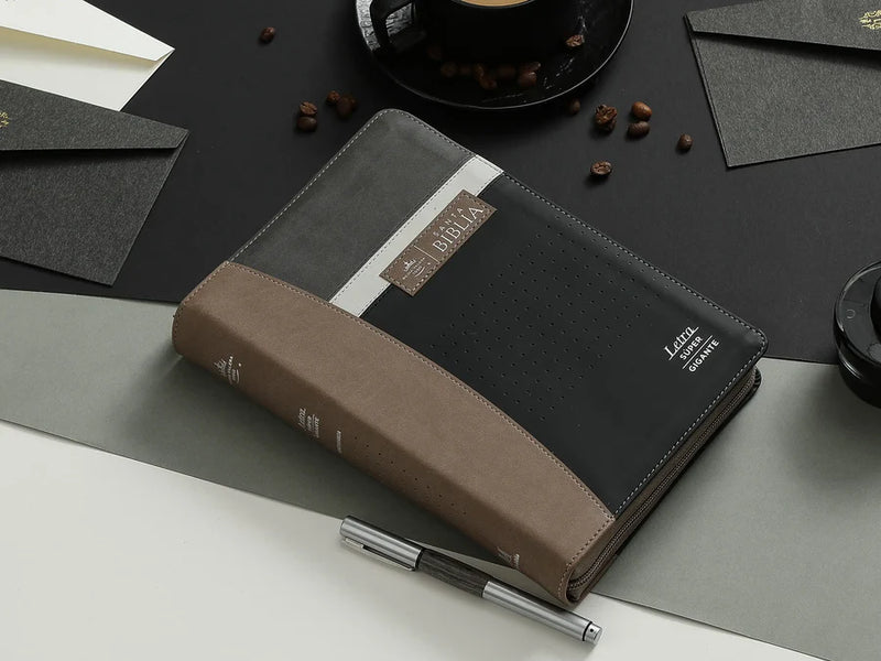 Biblia con Cierre Letra Súper Gigante 19 puntos Mediana RV1960 tricolor gris/negro/beige con índice