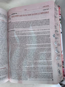 Biblia para la Predicación de Avivamiento para Mujer Reina-Valera 1960 imit. piel blanco floral y canto pintado con índice