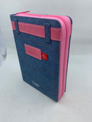 Bíblia letra grande 11 puntos portatil  rv1960  para jóvenes cierre tela jean cinturon rosa indice