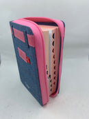 Bíblia letra grande 11 puntos portatil  rv1960  para jóvenes cierre tela jean cinturon rosa indice