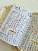 Biblia con Cierre Portátil 12 puntos RV1960, imit piel blanco flores con índice y canto floral