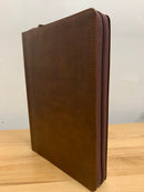 Bíblia letra gigante Nvi con cierre cuero ecológico marron 13 puntos