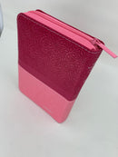 Bíblia para Mujer tamaño bolsillo rosa flores piel imitación cierre índice 8 .5