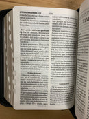 Bíblia letra grande 11 puntos leon gris  tamano portatil  rv 1960 cierre índice 11 puntos