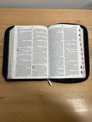 Biblia letra grande manual reina 1960 con cierre negro semipiel índice 12 puntos