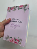 Biblia Inspiracion para Mujer Letra Grande de 12 puntos Reina Valera 1960, tapa de vinil, lila floral Vinyl Bound