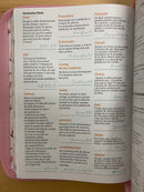 Bíblia para Mujer letra gigante 15 puntos flores mariposa rv1960 cierre índice