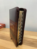 Bíblia de letra grande tamaño manual Reina Valera 1960 con índice bicolor cierre marron oscuro