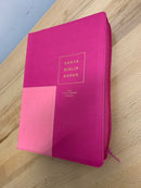 Bíblia de letra súper gigante 19 puntosrv1960 cierre semipiel  fuchsia rosa índice