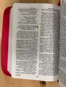 Bíblia Nvi para niñas tamaño bolsillo con cierre fuchsia nueva version internacional