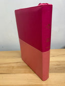 Bíblia de letra súper gigante 19 puntosrv1960 cierre semipiel  fuchsia rosa índice