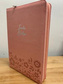 BIBLIA PARA MUJER LETRA GIGANTE REINA VALERA 1960 CIERRE ROSA SEMIPIEL INDICE 14 PUNTOS