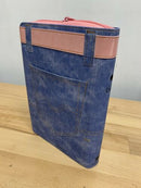 Biblia Letra Grande para Mujer con Cierre RV1960 imit azul y rosado con indice12 puntos